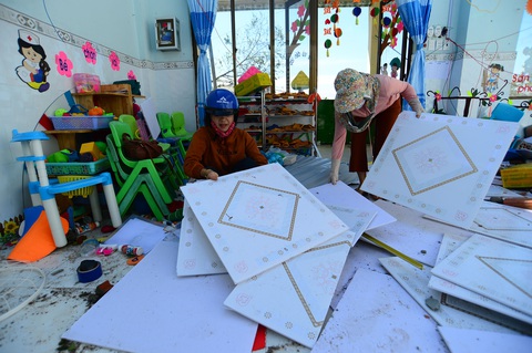 Tan hoang những ngôi trường ở tâm bão Quảng Ngãi - Ảnh 4. Tan hoang những ngôi trường ở tâm bão Quảng Ngãi - Ảnh 4.