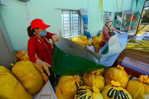 Tan hoang những ngôi trường ở tâm bão Quảng Ngãi - Ảnh 9. Tan hoang những ngôi trường ở tâm bão Quảng Ngãi - Ảnh 9.