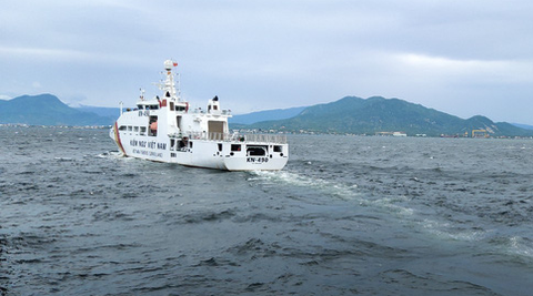 Tàu kiểm ngư đã đến vị trí 2 tàu cá Bình Định bị nạn trên biển - Ảnh 1. Tàu kiểm ngư đã đến vị trí 2 tàu cá Bình Định bị nạn trên biển - Ảnh 1.