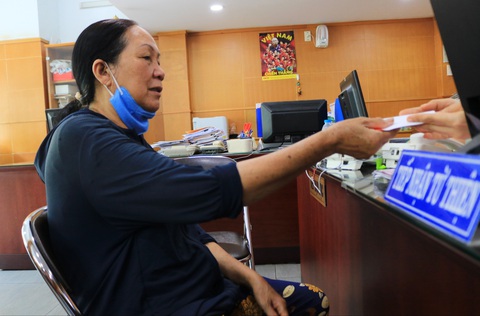 Trao tiền hỗ trợ đồng bào miền Trung tại lễ khai giảng - Ảnh 3. Trao tiền hỗ trợ đồng bào miền Trung tại lễ khai giảng - Ảnh 3.