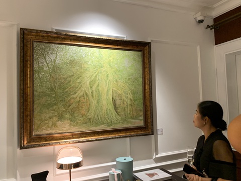 Nguyễn Quốc Huy mất hơn 10 năm mang mây mù, hơi ẩm vào tranh sơn mài - Ảnh 2. Nguyễn Quốc Huy mất hơn 10 năm mang mây mù, hơi ẩm vào tranh sơn mài - Ảnh 2.