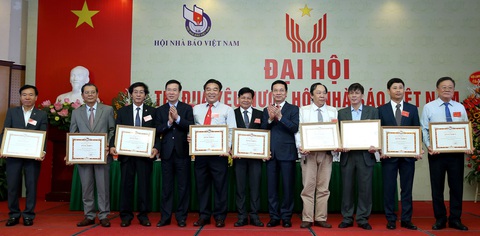 Đại hội thi đua yêu nước Hội Nhà báo Việt Nam: Tưởng nhớ đồng nghiệp hi sinh ở Rào Trăng - Ảnh 2. Đại hội thi đua yêu nước Hội Nhà báo Việt Nam: Tưởng nhớ đồng nghiệp hi sinh ở Rào Trăng - Ảnh 2.