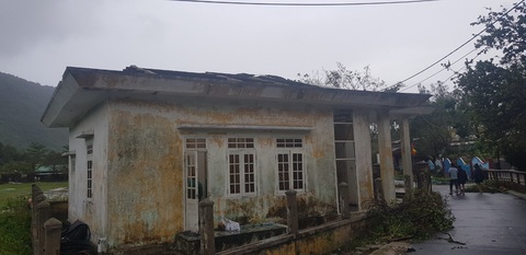 Đảo Cù Lao Chàm như bị xé vụn sau bão số 9 - Ảnh 1. Đảo Cù Lao Chàm như bị xé vụn sau bão số 9 - Ảnh 1.