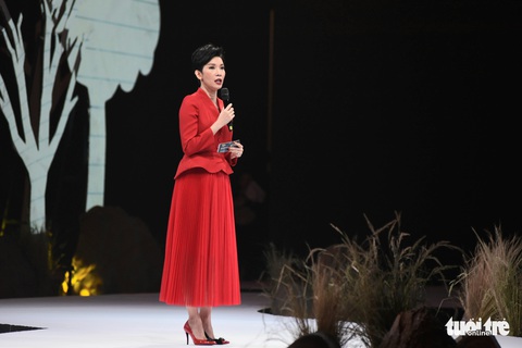 Vietnam Runway Fashion Week 2020: Bởi rừng là hơi thở, là sự sống, là sự hồi sinh... - Ảnh 2. Vietnam Runway Fashion Week 2020: Bởi rừng là hơi thở, là sự sống, là sự hồi sinh... - Ảnh 2.