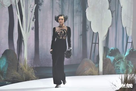 Vietnam Runway Fashion Week 2020: Bởi rừng là hơi thở, là sự sống, là sự hồi sinh... - Ảnh 11. Vietnam Runway Fashion Week 2020: Bởi rừng là hơi thở, là sự sống, là sự hồi sinh... - Ảnh 11.