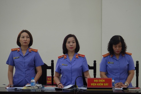 Hai cựu phó tổng giám đốc BIDV mong được hưởng mức án nhẹ nhất - Ảnh 2. Hai cựu phó tổng giám đốc BIDV mong được hưởng mức án nhẹ nhất - Ảnh 2.