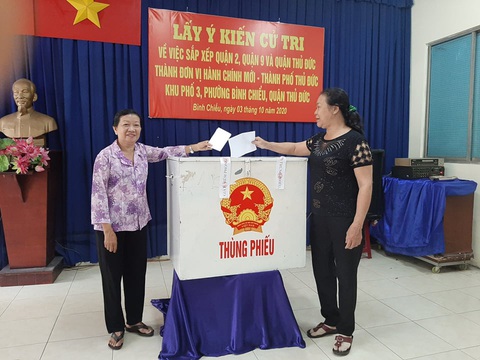 Người dân TP.HCM đi bỏ phiếu về việc thành lập TP Thủ Đức - Ảnh 4. Người dân TP.HCM đi bỏ phiếu về việc thành lập TP Thủ Đức - Ảnh 4.