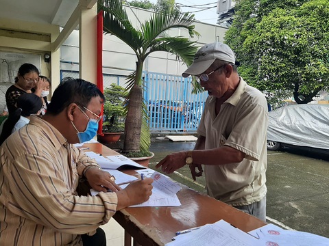 Người dân TP.HCM đi bỏ phiếu về việc thành lập TP Thủ Đức - Ảnh 5. Người dân TP.HCM đi bỏ phiếu về việc thành lập TP Thủ Đức - Ảnh 5.
