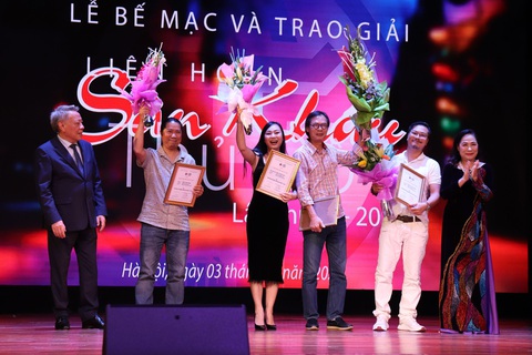 Kịch của Xuân Trình, Lưu Quang Vũ cùng giành giải vàng - Ảnh 2. Kịch của Xuân Trình, Lưu Quang Vũ cùng giành giải vàng - Ảnh 2.