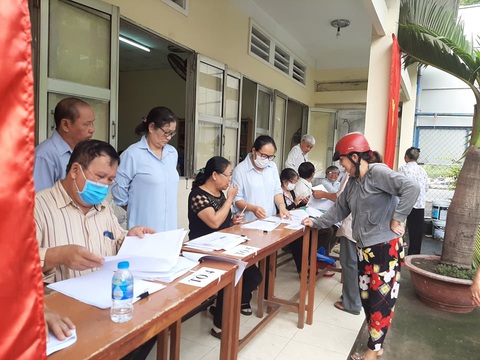 Người dân TP.HCM đi bỏ phiếu về việc thành lập TP Thủ Đức - Ảnh 2. Người dân TP.HCM đi bỏ phiếu về việc thành lập TP Thủ Đức - Ảnh 2.