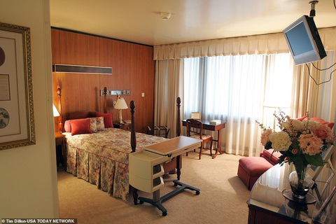 Bệnh viện điều trị cho Tổng thống Trump VIP ra sao? - Ảnh 4. Bệnh viện điều trị cho Tổng thống Trump VIP ra sao? - Ảnh 4.