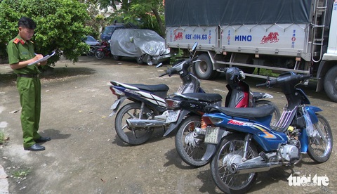 Bắt nhóm siêu trộm nhí gây ra 17 vụ trộm xe máy ở Tiền Giang - Ảnh 2. Bắt nhóm siêu trộm nhí gây ra 17 vụ trộm xe máy ở Tiền Giang - Ảnh 2.