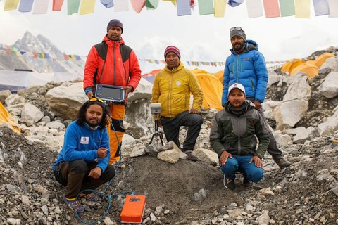 Khoa học đo chiều cao núi Everest bằng cách nào? - Ảnh 1. Khoa học đo chiều cao núi Everest bằng cách nào? - Ảnh 1.