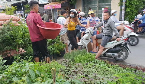 Cửa tiệm nhỏ vượt khó thời COVID-19 - Ảnh 4. Cửa tiệm nhỏ vượt khó thời COVID-19 - Ảnh 4.