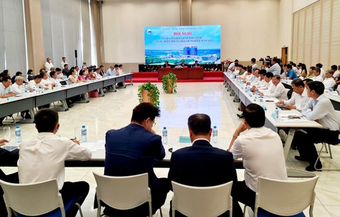Lãnh đạo Bình Dương nghe doanh nghiệp hiến kế: cần tiếp tục đột phá về hạ tầng - Ảnh 3. Lãnh đạo Bình Dương nghe doanh nghiệp hiến kế: cần tiếp tục đột phá về hạ tầng - Ảnh 3.