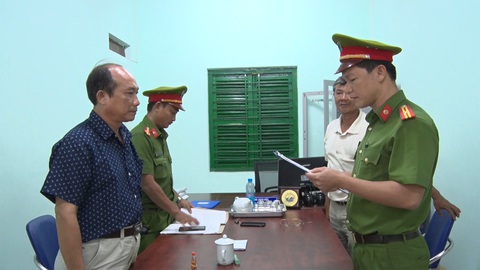 Nguyên phó chủ tịch huyện Đông Hòa tiếp tục bị khởi tố - Ảnh 1. Nguyên phó chủ tịch huyện Đông Hòa tiếp tục bị khởi tố - Ảnh 1.