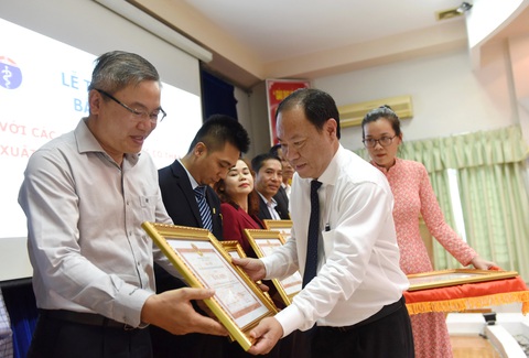 Báo Tuổi Trẻ nhận bằng khen vì xuất sắc phòng chống dịch COVID-19 - Ảnh 1. Báo Tuổi Trẻ nhận bằng khen vì xuất sắc phòng chống dịch COVID-19 - Ảnh 1.