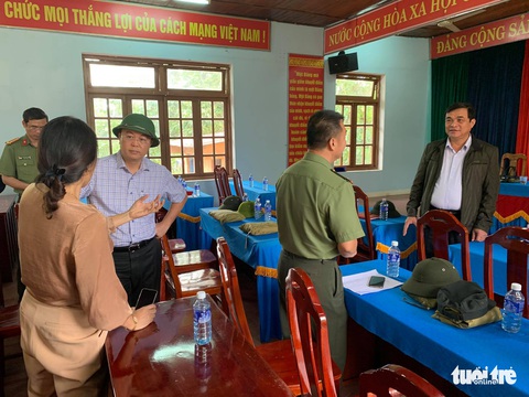 Tìm cách tiếp cận nơi sạt lở Phước Sơn: Nếu thời tiết tốt sẽ dùng trực thăng - Ảnh 14. Tìm cách tiếp cận nơi sạt lở Phước Sơn: Nếu thời tiết tốt sẽ dùng trực thăng - Ảnh 14.