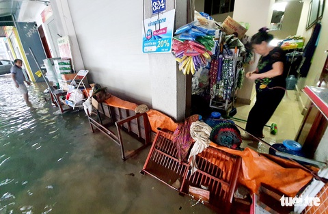 Mưa trắng trời, đường phố như sông, người dân Hà Tĩnh nháo nhào di tản - Ảnh 2. Mưa trắng trời, đường phố như sông, người dân Hà Tĩnh nháo nhào di tản - Ảnh 2.
