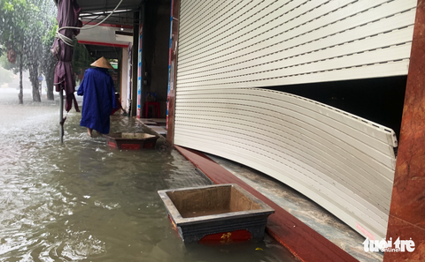 Mưa trắng trời, đường phố như sông, người dân Hà Tĩnh nháo nhào di tản - Ảnh 9. Mưa trắng trời, đường phố như sông, người dân Hà Tĩnh nháo nhào di tản - Ảnh 9.