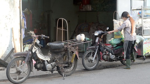 Cần có chính sách hỗ trợ người lao động khó khăn - Ảnh 1. Cần có chính sách hỗ trợ người lao động khó khăn - Ảnh 1.