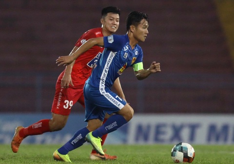 Nam Định ở lại V-League nhờ hơn Quảng Nam hiệu số bàn thắng - Ảnh 10. Nam Định ở lại V-League nhờ hơn Quảng Nam hiệu số bàn thắng - Ảnh 10.
