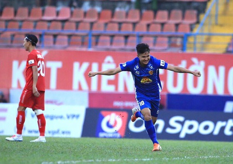Nam Định ở lại V-League nhờ hơn Quảng Nam hiệu số bàn thắng - Ảnh 21. Nam Định ở lại V-League nhờ hơn Quảng Nam hiệu số bàn thắng - Ảnh 21.