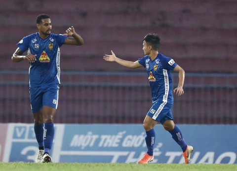 Nam Định ở lại V-League nhờ hơn Quảng Nam hiệu số bàn thắng - Ảnh 15. Nam Định ở lại V-League nhờ hơn Quảng Nam hiệu số bàn thắng - Ảnh 15.