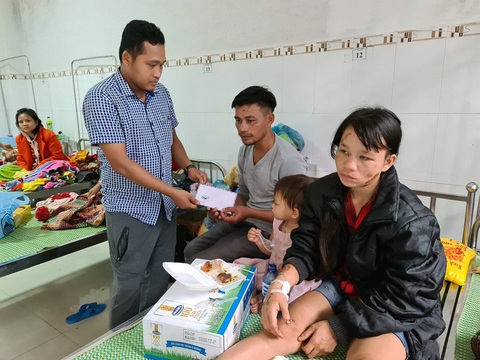 Ân tình bạn đọc với người dân vùng sạt lở Trà Leng - Ảnh 2. Ân tình bạn đọc với người dân vùng sạt lở Trà Leng - Ảnh 2.