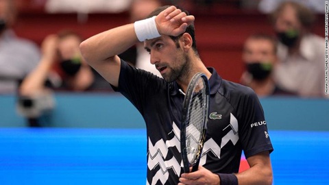 Djokovic hứng chịu thất bại nặng nề nhất sự nghiệp - Ảnh 1. Djokovic hứng chịu thất bại nặng nề nhất sự nghiệp - Ảnh 1.