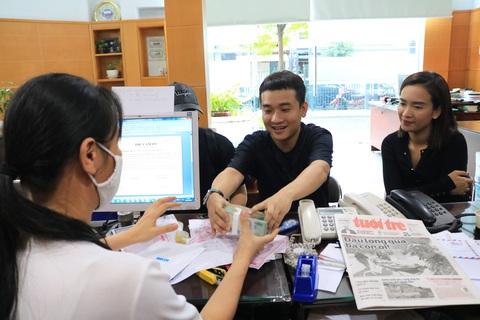 Nghệ sĩ đến với Tuổi Trẻ gửi gắm đóng góp cho người miền Trung - Ảnh 1. Nghệ sĩ đến với Tuổi Trẻ gửi gắm đóng góp cho người miền Trung - Ảnh 1.