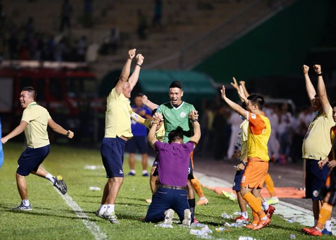 Bình Định đoạt vé thăng hạng V-League - Ảnh 3. Bình Định đoạt vé thăng hạng V-League - Ảnh 3.