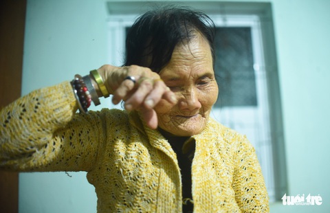 Nước mắt không ngừng rơi giây phút thuyền viên từ cõi chết gặp lại gia đình - Ảnh 3. Nước mắt không ngừng rơi giây phút thuyền viên từ cõi chết gặp lại gia đình - Ảnh 3.