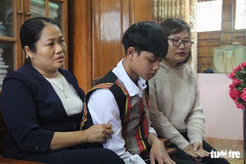 Học sinh vùng sạt lở Phước Sơn: ‘Cả làng trôi mất, nhà em không còn ai’ - Ảnh 2. Học sinh vùng sạt lở Phước Sơn: ‘Cả làng trôi mất, nhà em không còn ai’ - Ảnh 2.