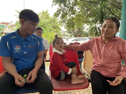 Em xin xe đi xuống viện thăm vợ con, em không cần tiền! - Ảnh 2. Em xin xe đi xuống viện thăm vợ con, em không cần tiền! - Ảnh 2.