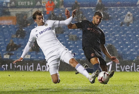Thủ môn mắc sai lầm, Man City phải chia điểm với Leeds - Ảnh 1. Thủ môn mắc sai lầm, Man City phải chia điểm với Leeds - Ảnh 1.