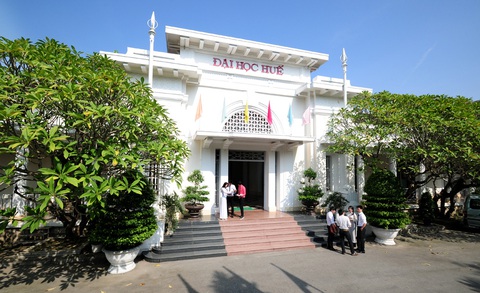 ĐH Huế công bố điểm chuẩn đợt 1: ngành y khoa lấy 27,55 điểm - Ảnh 1. ĐH Huế công bố điểm chuẩn đợt 1: ngành y khoa lấy 27,55 điểm - Ảnh 1.