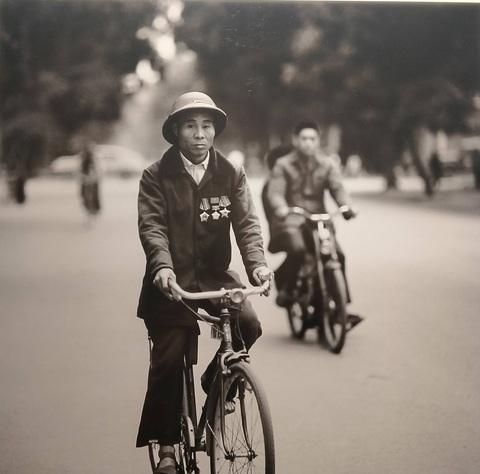 Những bức ảnh Hà Nội 1967-1975 của nhiếp ảnh gia Đức yêu Việt Nam sâu nặng - Ảnh 9. Những bức ảnh Hà Nội 1967-1975 của nhiếp ảnh gia Đức yêu Việt Nam sâu nặng - Ảnh 9.