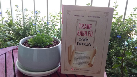Trang sách cũ phiến bia xưa: Du hành vào thế giới chữ nghĩa tiền nhân - Ảnh 1. Trang sách cũ phiến bia xưa: Du hành vào thế giới chữ nghĩa tiền nhân - Ảnh 1.