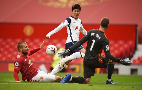 Những khoảnh khắc ấn tượng trong ngày Man Utd, Liverpool cùng bị nhấn chìm - Ảnh 6. Những khoảnh khắc ấn tượng trong ngày Man Utd, Liverpool cùng bị nhấn chìm - Ảnh 6.