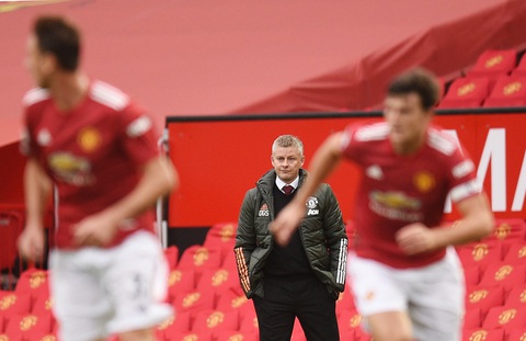 Những khoảnh khắc ấn tượng trong ngày Man Utd, Liverpool cùng bị nhấn chìm - Ảnh 13. Những khoảnh khắc ấn tượng trong ngày Man Utd, Liverpool cùng bị nhấn chìm - Ảnh 13.