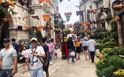 Du lịch Đà Nẵng nhộn nhịp trở lại - Ảnh 1. Du lịch Đà Nẵng nhộn nhịp trở lại - Ảnh 1.