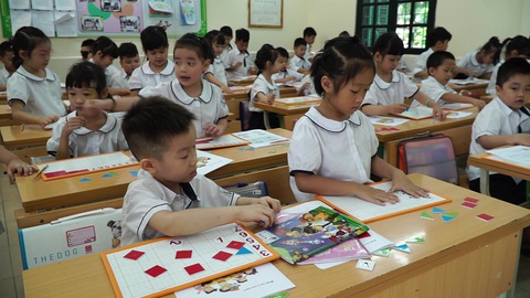 Chương trình lớp 1 mới: Không giao bài về nhà, giúp học sinh hoàn thành bài ngay tại lớp - Ảnh 1. Chương trình lớp 1 mới: Không giao bài về nhà, giúp học sinh hoàn thành bài ngay tại lớp - Ảnh 1.