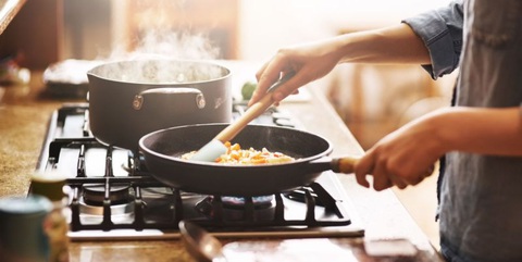 Nồi, chảo chống dính có an toàn? - Ảnh 1. Nồi, chảo chống dính có an toàn? - Ảnh 1.