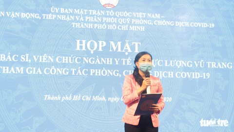 TP.HCM tặng hơn 1,6 tỉ đồng cho các y bác sĩ, chiến sĩ tuyến đầu chống dịch COVID-19 - Ảnh 1. TP.HCM tặng hơn 1,6 tỉ đồng cho các y bác sĩ, chiến sĩ tuyến đầu chống dịch COVID-19 - Ảnh 1.