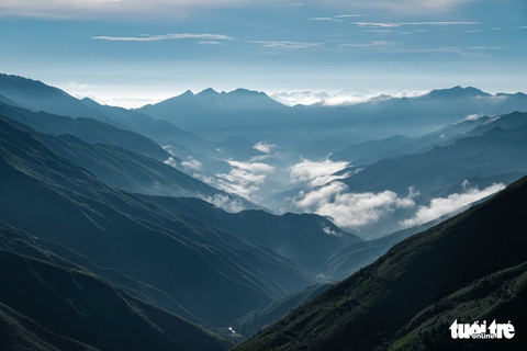 Biển mây ôm núi, vờn gió ở Háng Đồng - Ảnh 2. Biển mây ôm núi, vờn gió ở Háng Đồng - Ảnh 2.