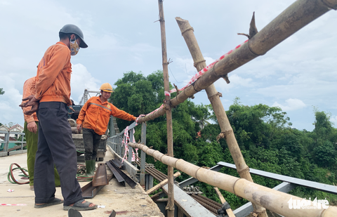 ‘Chúng tôi lao xuống sông nhưng không kịp cứu ai mắc kẹt trong ôtô’ - Ảnh 4. ‘Chúng tôi lao xuống sông nhưng không kịp cứu ai mắc kẹt trong ôtô’ - Ảnh 4.