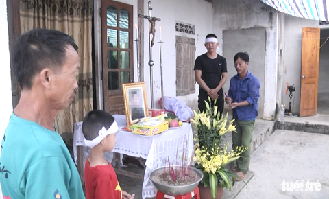 ‘Chúng tôi lao xuống sông nhưng không kịp cứu ai mắc kẹt trong ôtô’ - Ảnh 3. ‘Chúng tôi lao xuống sông nhưng không kịp cứu ai mắc kẹt trong ôtô’ - Ảnh 3.