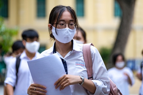 Khóc hết nước mắt vì trúng tuyển ĐH bằng điểm thi tốt nghiệp, trượt vì điểm học bạ - Ảnh 1. Khóc hết nước mắt vì trúng tuyển ĐH bằng điểm thi tốt nghiệp, trượt vì điểm học bạ - Ảnh 1.