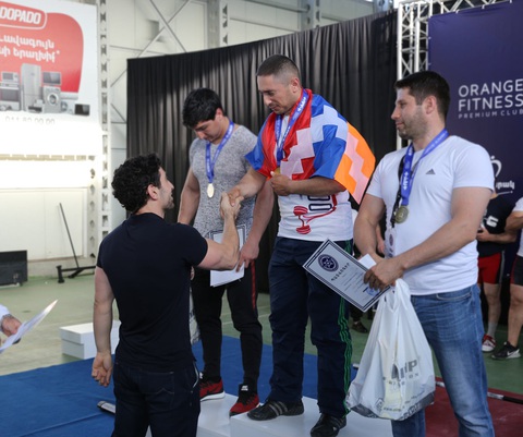 Nhà vô địch cử tạ Armenia thiệt mạng trong giao tranh ở Nagorno-Karabakh - Ảnh 2. Nhà vô địch cử tạ Armenia thiệt mạng trong giao tranh ở Nagorno-Karabakh - Ảnh 2.